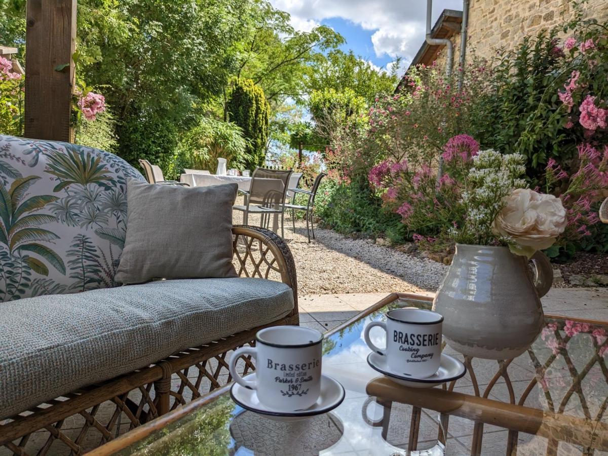 3 Self-Contained Gites With Pool And Games Room Saint-Georges-de-Noisné Exterior photo