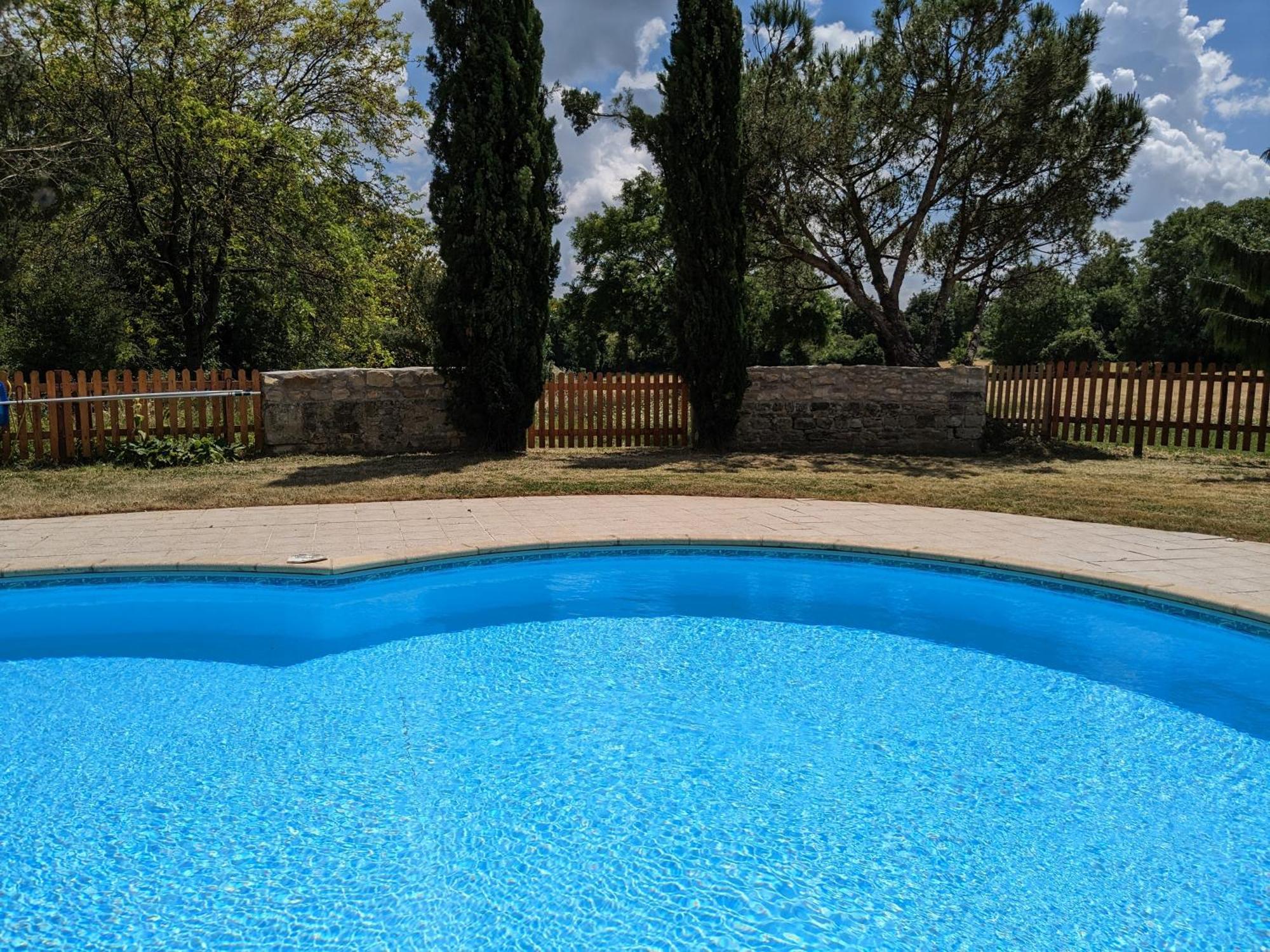 3 Self-Contained Gites With Pool And Games Room Saint-Georges-de-Noisné Exterior photo